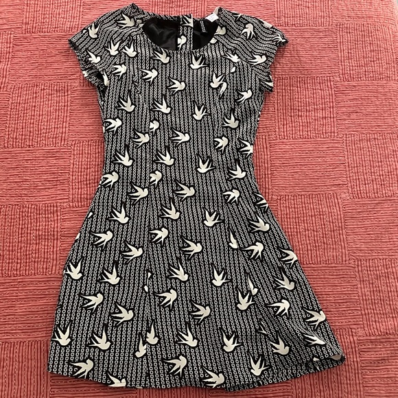 H&M Divided women’s size 2 bird motif lined mini Dress - Picture 1 of 16